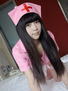 可爱小萝莉粉色护士制服写真
