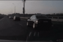 摩托车撞汽车的动态图片