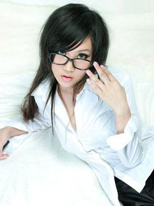 日本眼镜女教师丝袜诱惑写真