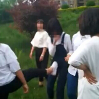 105中学女生被打，遭多名学生掌掴！(3)