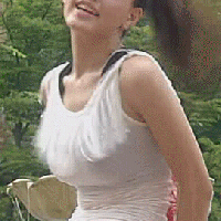 大胸美女有沟的初中妹子演示避孕套使用方法：妹子b水(10)