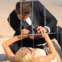 帕里斯戛纳海边与男摄影师沙滩嬉戏