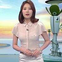 Park Eun-ji穿薄薄的衬衫里面层次分明