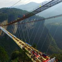 张家界大峡谷玻璃桥，世界首座斜拉式高山峡谷玻璃桥(8)