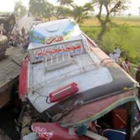 特大交通事故，巴基斯坦客车坠入山谷！(2)