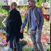 劳伦斯恋情曝光，和导演Darren Aronofsky在纽约十指紧扣逛花店