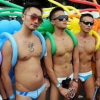 台湾举行大规模同性恋游行，标语道德缺乏让游行变味！