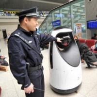 警察机器人现身，可以自主行走巡逻！