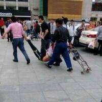 广州火车站砍人事件，市民奋起反抗！(2)