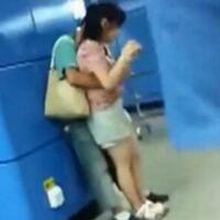广州地铁不雅视频，情侣各式丑态百出