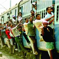印度火车，车门都可以不用关！