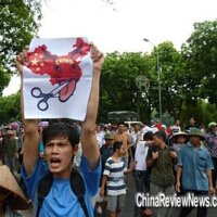 越南反华示威，抗议中国拒绝接受南海仲裁案结果!