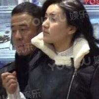 杨坤新恋情疑曝光，与某美女约会被拍