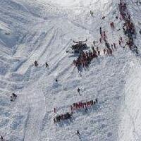 法国雪崩多人被埋，造成两人遇难