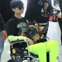 李宇春坐轮椅现身，排练时受了非常严重的伤