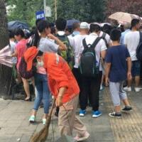 清华北大游客爆满，垃圾也变得难以处理