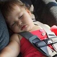 儿子睡着被锁车内身亡，高温缺氧是重要原因