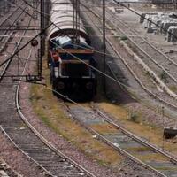 印度火车冲入人群，事故造成至少59人死亡