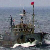 浙江渔船被撞沉，船上5人失联