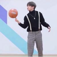 蔡徐坤打篮球，开始了自己很骚的舞蹈(2)