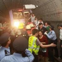 上海地铁乘客身亡，被卡在29号电动栏杆门和车体之间(2)